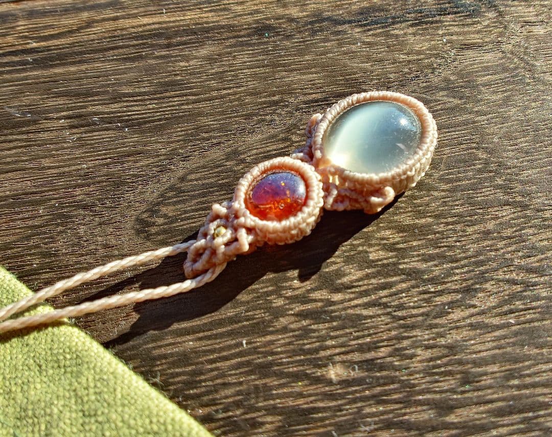 ムーンストーンとスファレライト マクラメ編み ネックレス