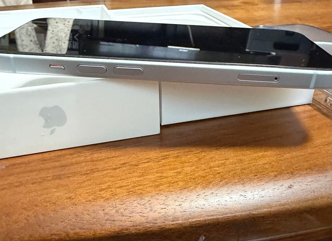 iPhone 15 　256g SIMフリー　美品　おまけ