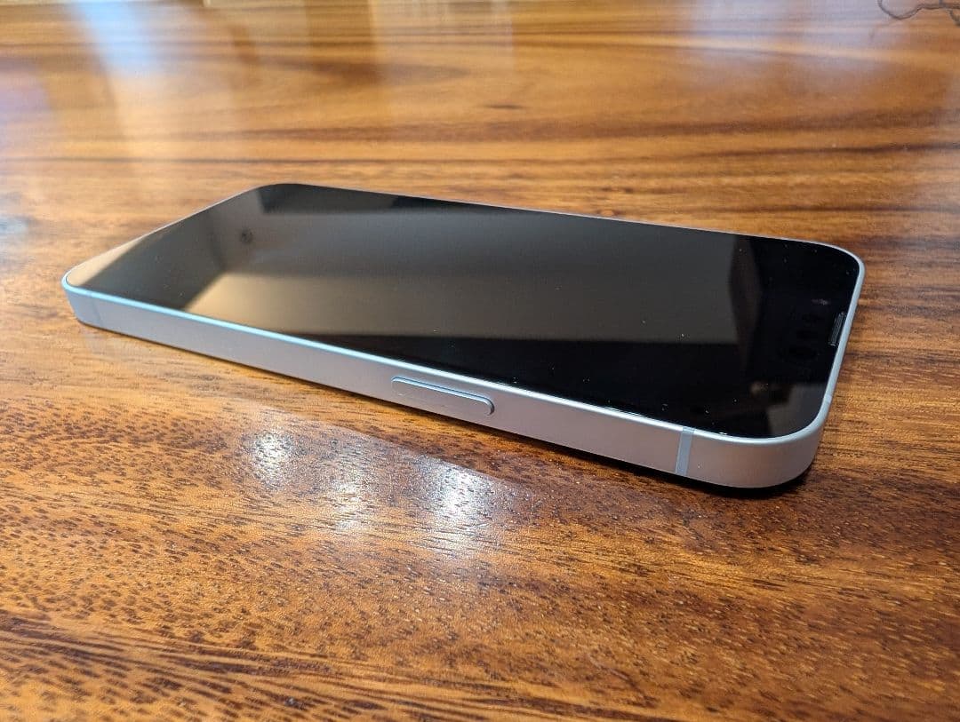 iPhone 16e 128GB ホワイト