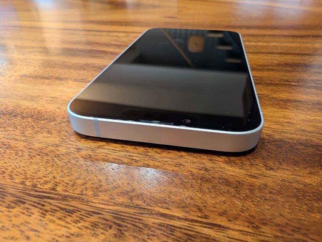 iPhone 16e 128GB ホワイト