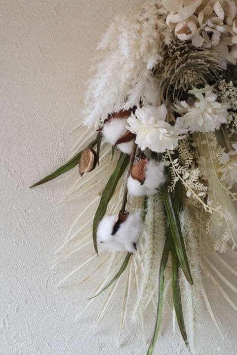 まるでドライフラワーみたいな白いスワッグ