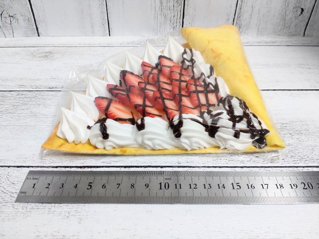 食品サンプル まいづる ストロベリーチョコクレープ