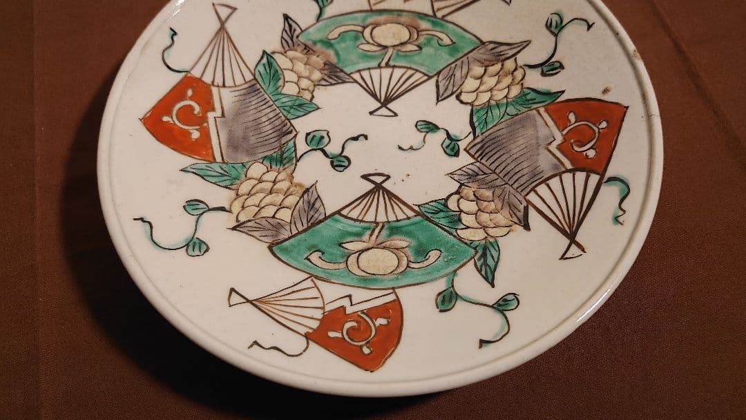 古九谷　九谷焼　春日山窯　若杉窯　赤絵　扇文　丸皿　アンティーク九谷焼　１客