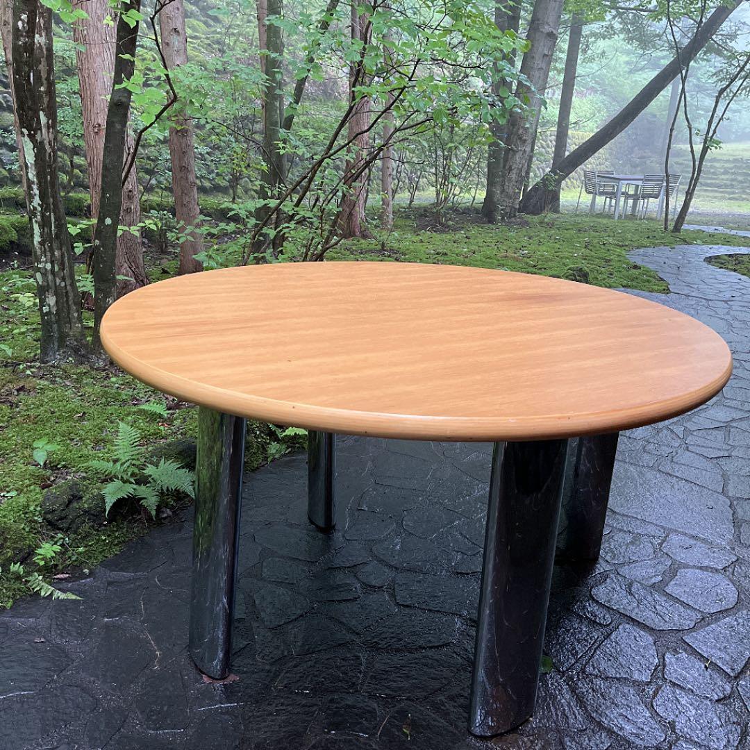 Arflex社　円形ダイニングテーブル　4本ステンレス脚付き　径120cm