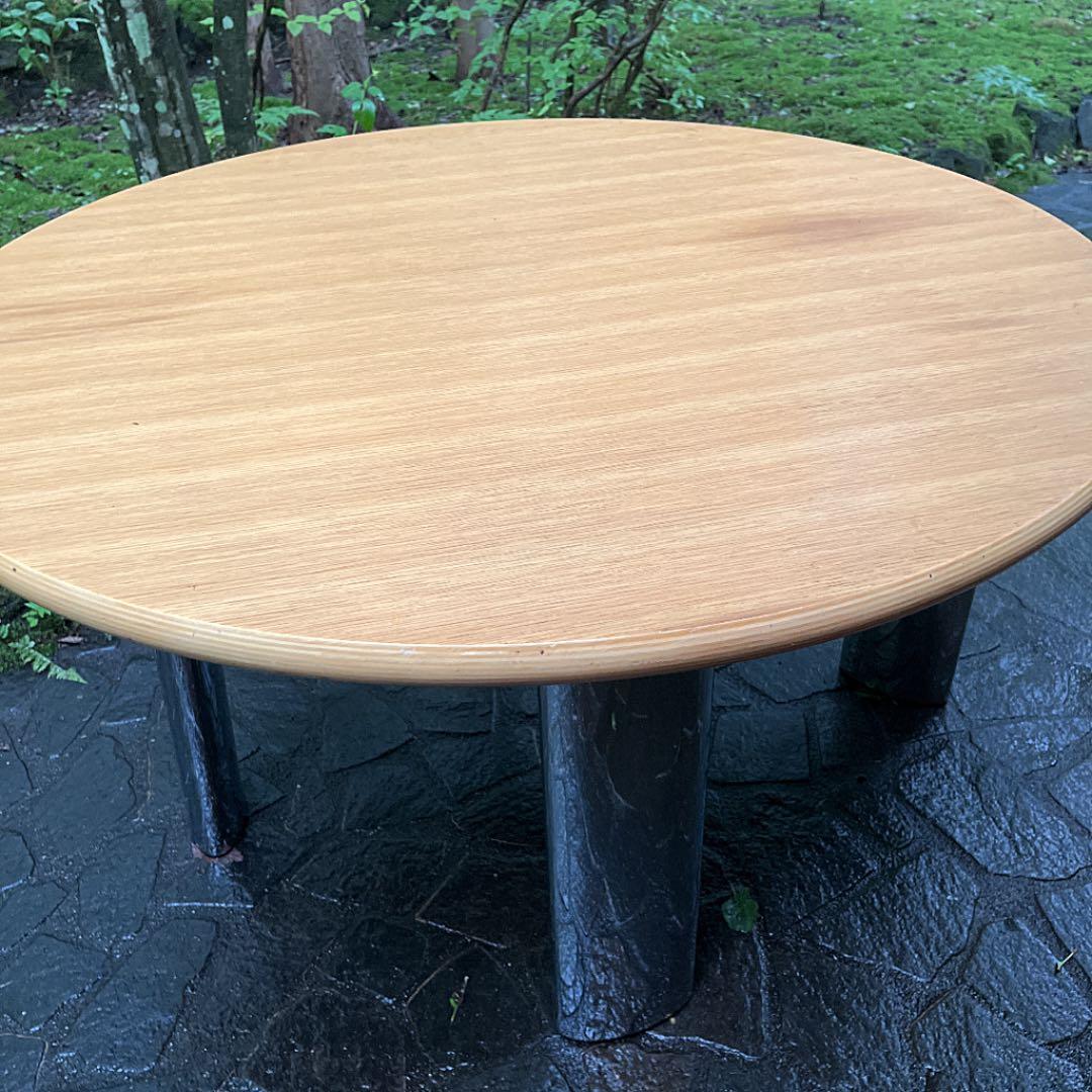 Arflex社　円形ダイニングテーブル　4本ステンレス脚付き　径120cm