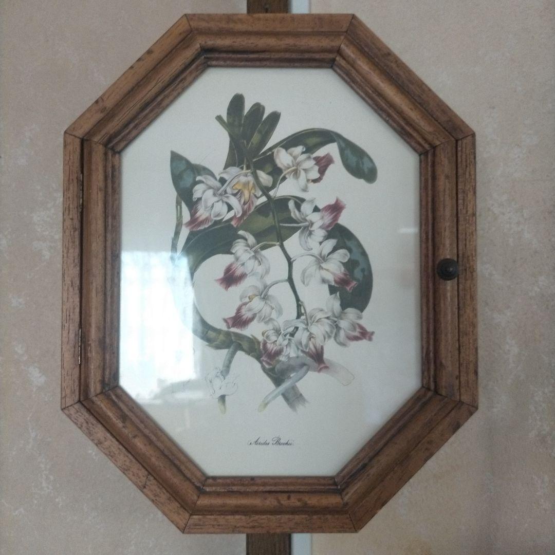 ♥イタリア製キーボックス　アンティーク　壁掛け　木製アート　欄の花　ガラスの扉