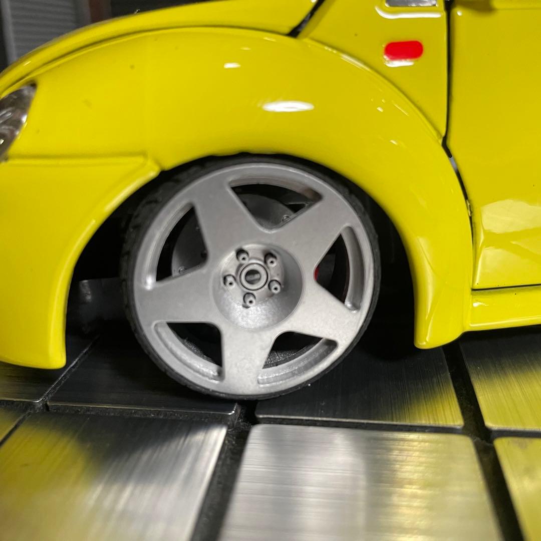 ブラーゴ 1/18 フォルクスワーゲン ニュ-ビートル（カスタム仕様)