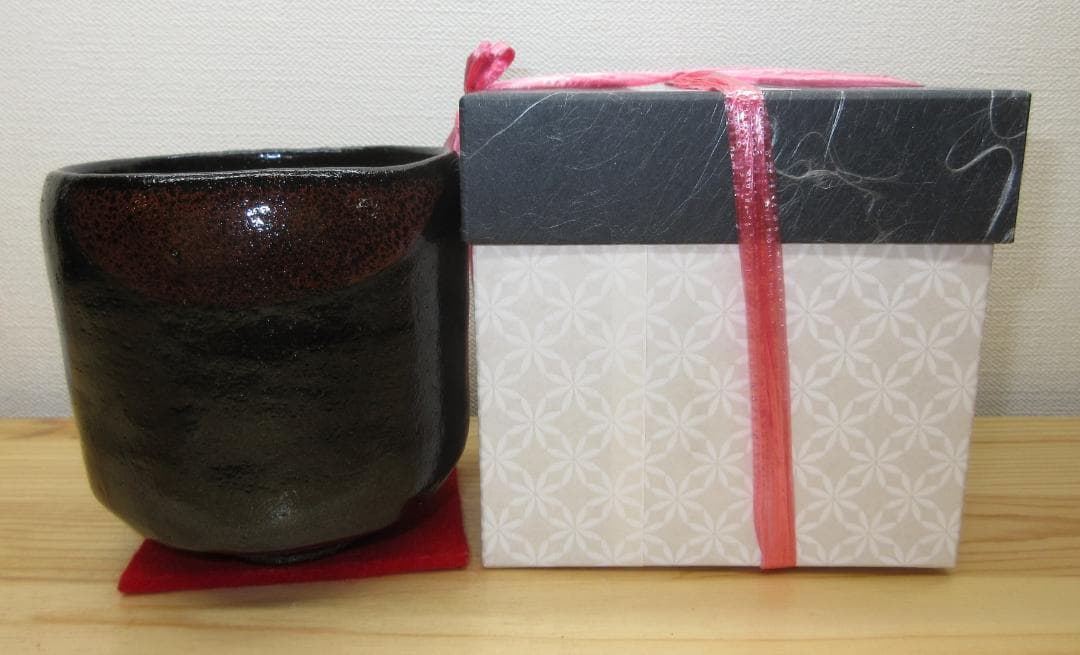 送料込【逢絢亭・新品】茶道具 筒茶碗 楽焼 黒楽 松楽窯 紙箱入り