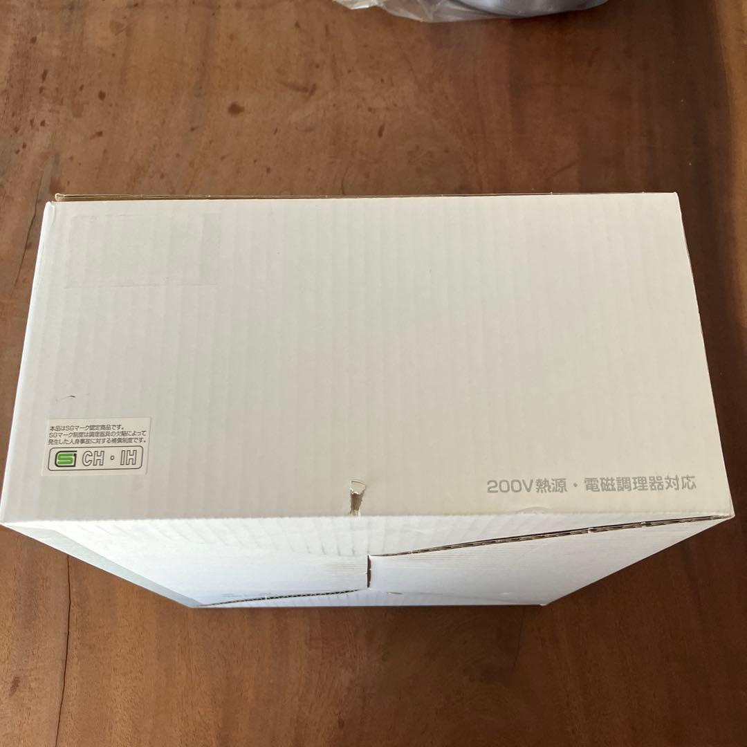 新品未使用　柳宗理　 ステンレス・アルミ3層鋼　両手鍋　 浅型22cm IH対応