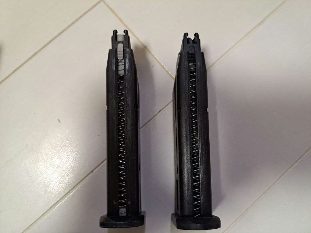 WA BERETTA M8045クーガー ウッドグリップ、予備マガジン付き