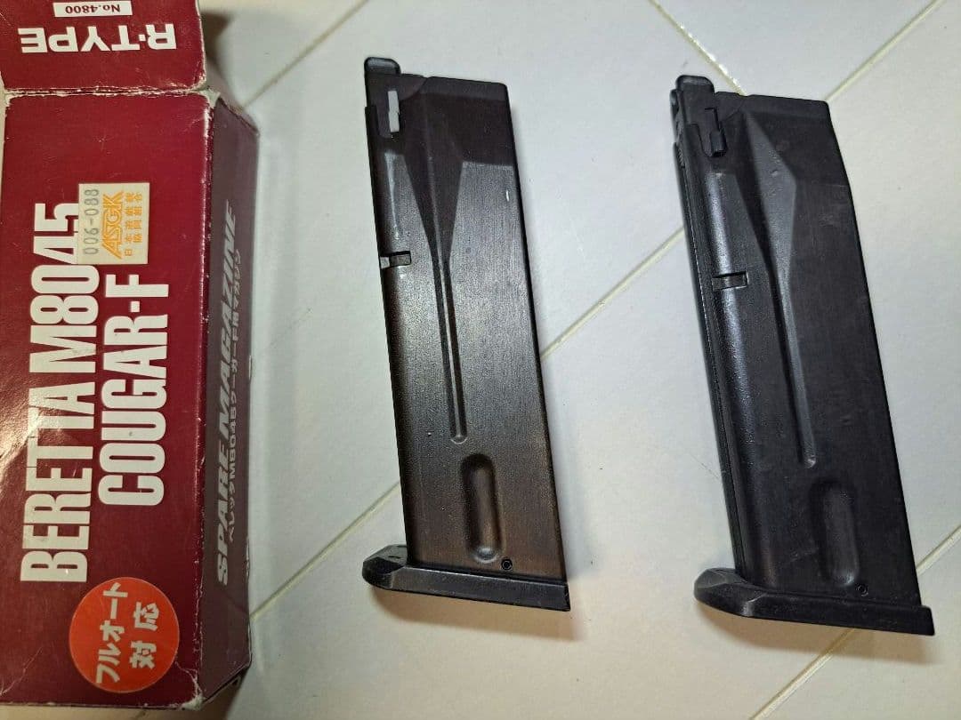 WA BERETTA M8045クーガー ウッドグリップ、予備マガジン付き