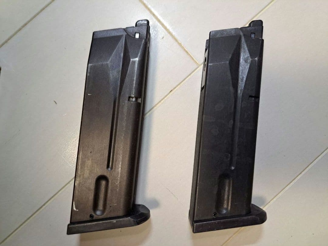 WA BERETTA M8045クーガー ウッドグリップ、予備マガジン付き