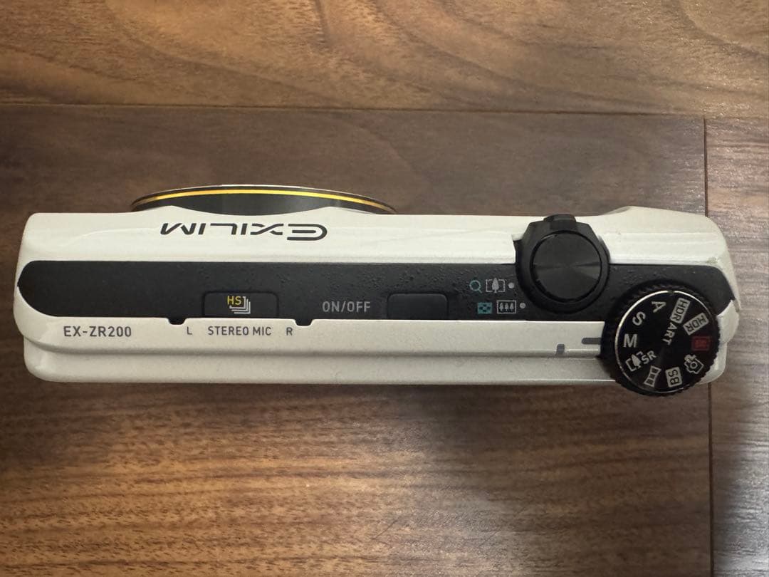 デジタルカメラ CASIO HIGH SPEED EXILIM EX-ZR200