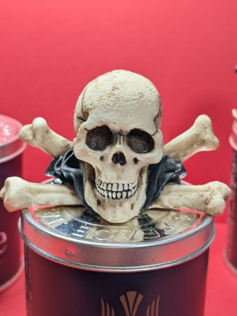 1999年製スカルフィギュア3体セット