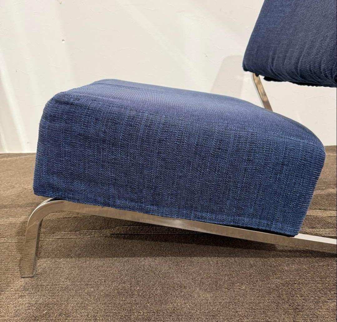 モダンなダークブルー1人掛けソファ