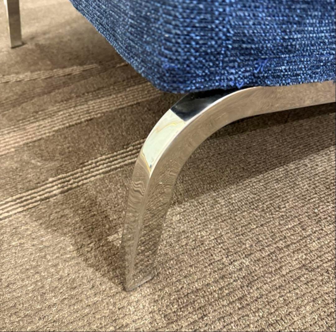 モダンなダークブルー1人掛けソファ