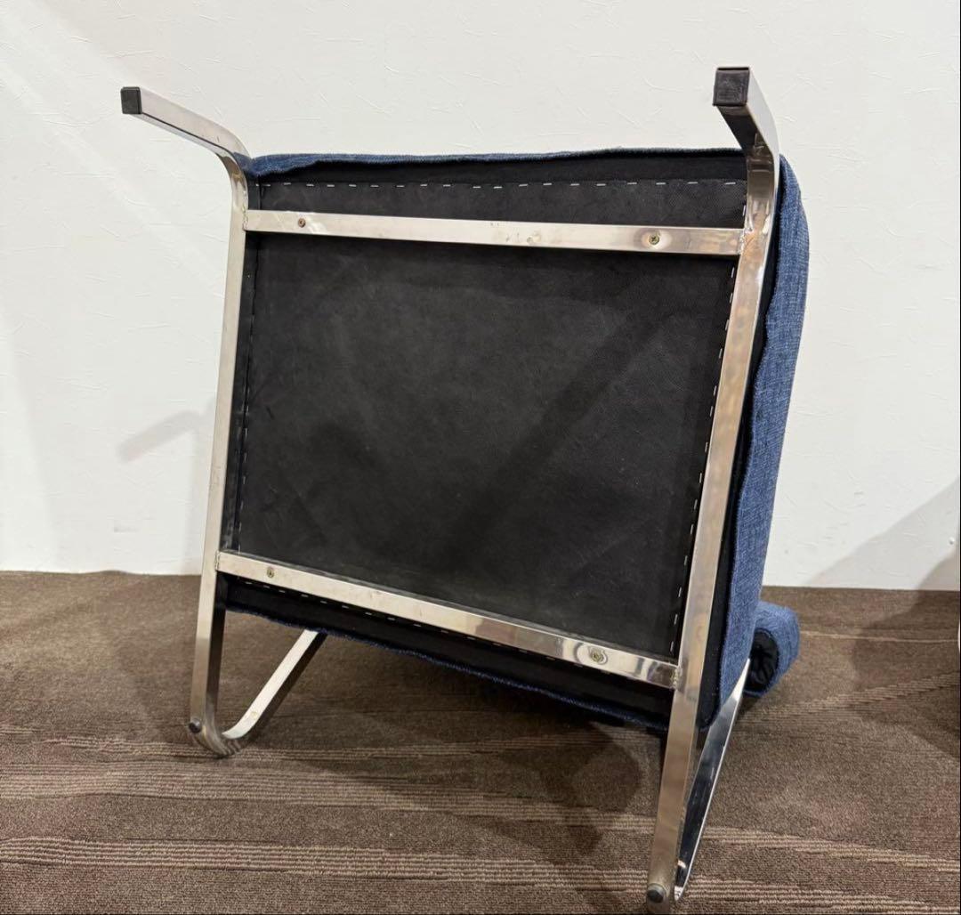 モダンなダークブルー1人掛けソファ