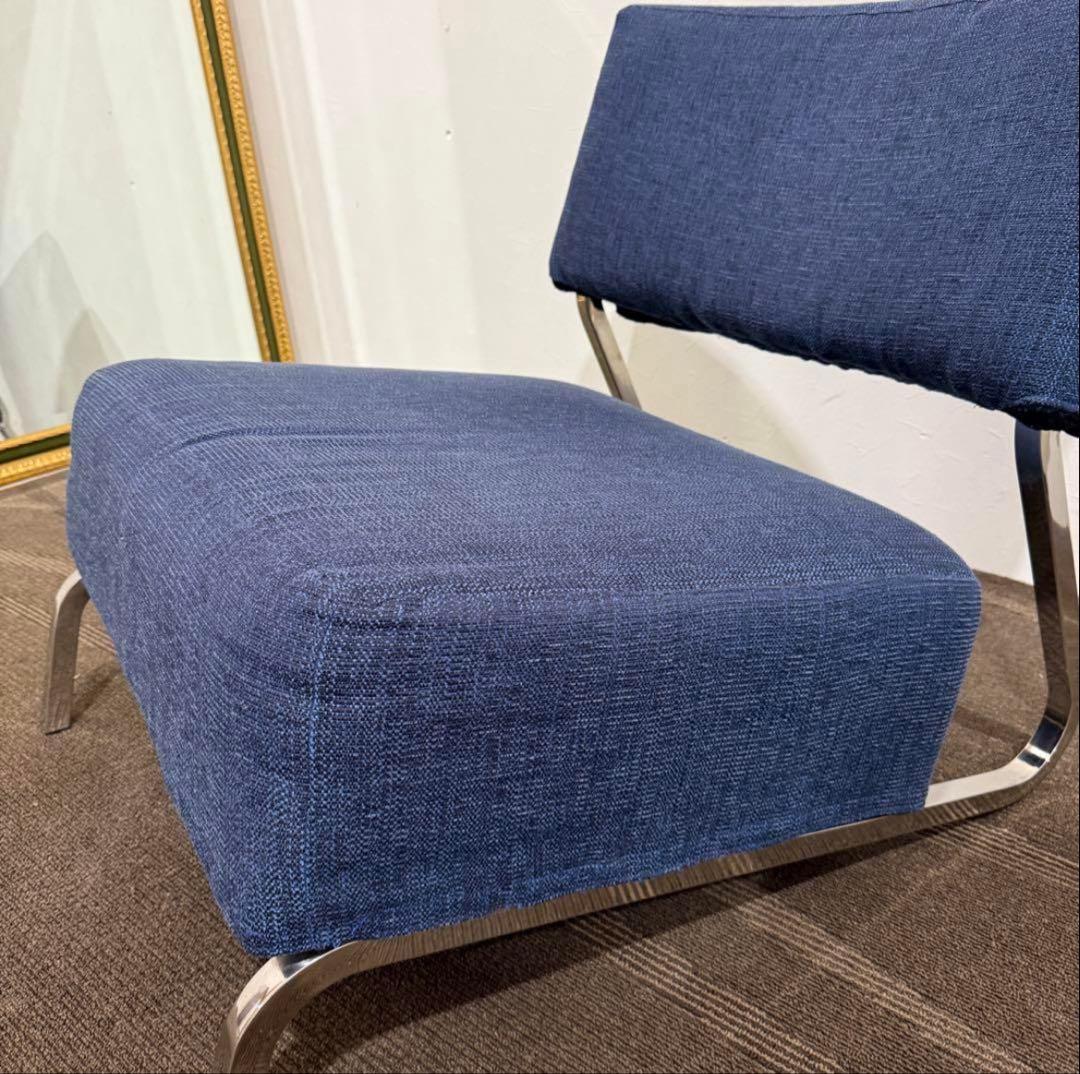 モダンなダークブルー1人掛けソファ