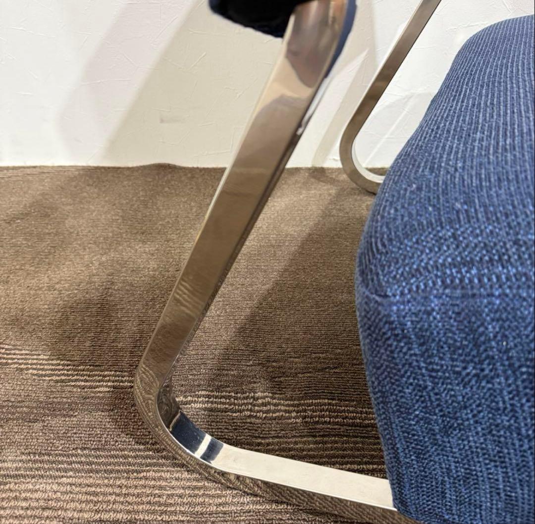 モダンなダークブルー1人掛けソファ