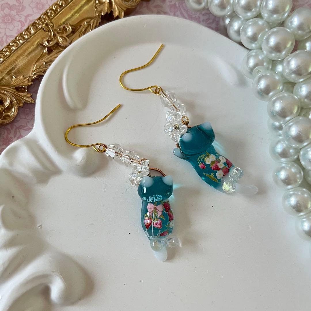 ฅ❤️ ねこ　猫　レジン　花　苺　 ピアス　イヤリング