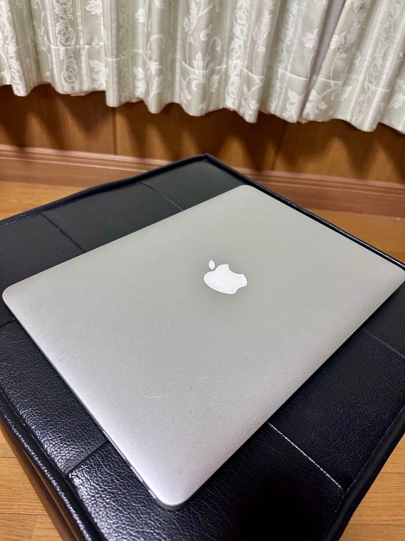未使用に近い MacBook Air 13インチ2015 バッテリー24回