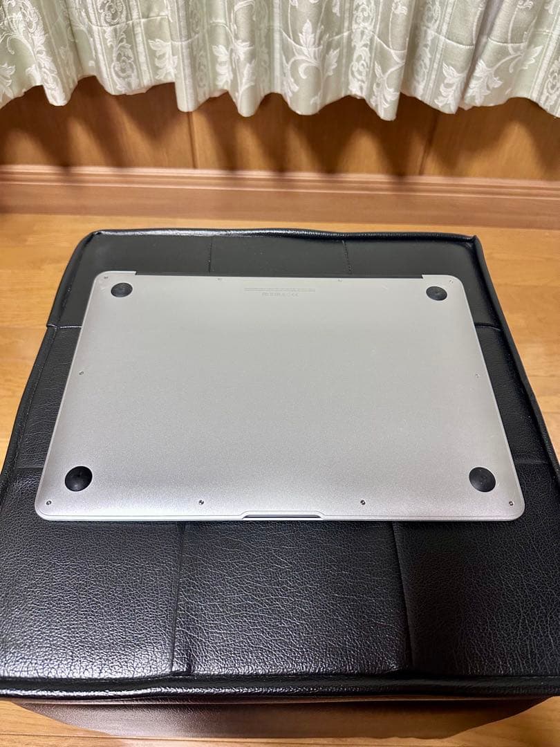未使用に近い MacBook Air 13インチ2015 バッテリー24回