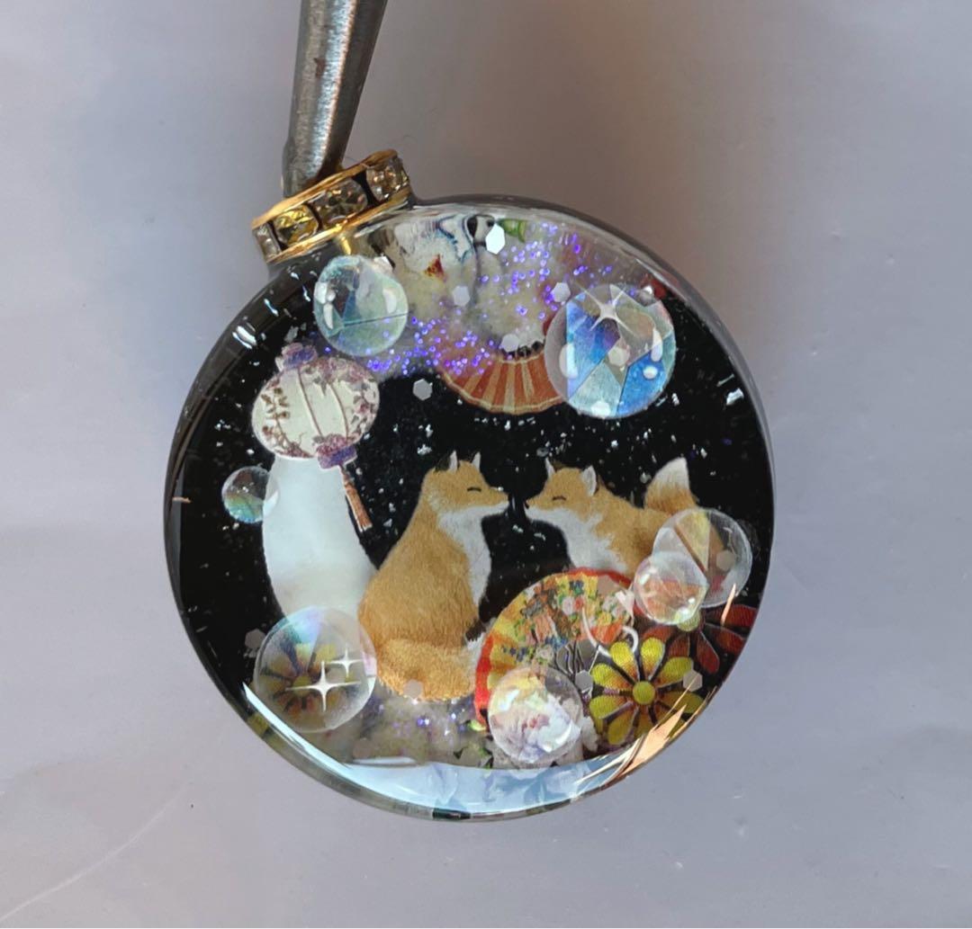 展示用/レジン/初春の親子キツネ　蓄光　オルゴナイトネックレス