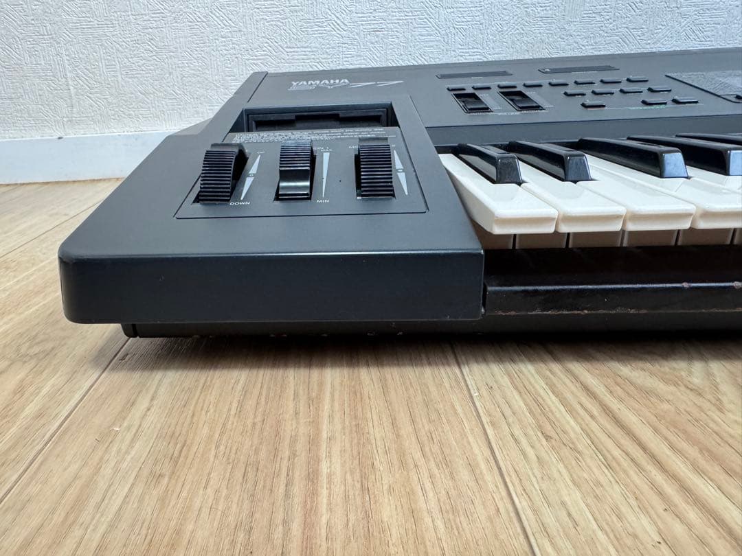 希少　YAMAHA SY77 シンセサイザー