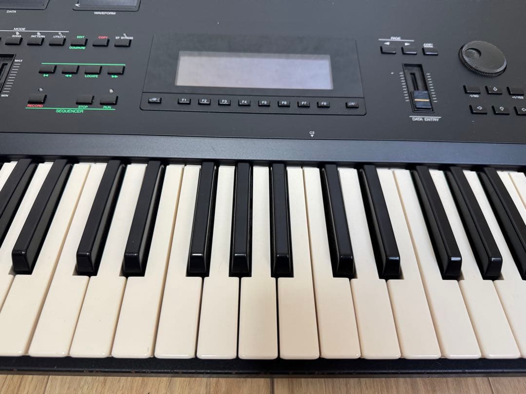 希少　YAMAHA SY77 シンセサイザー
