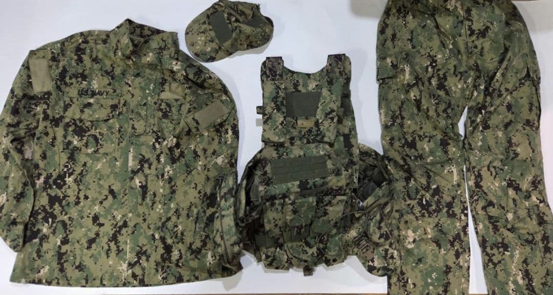 【サバゲー装備一式】デジタル迷彩 AOR2 Emerson Gear フルセット