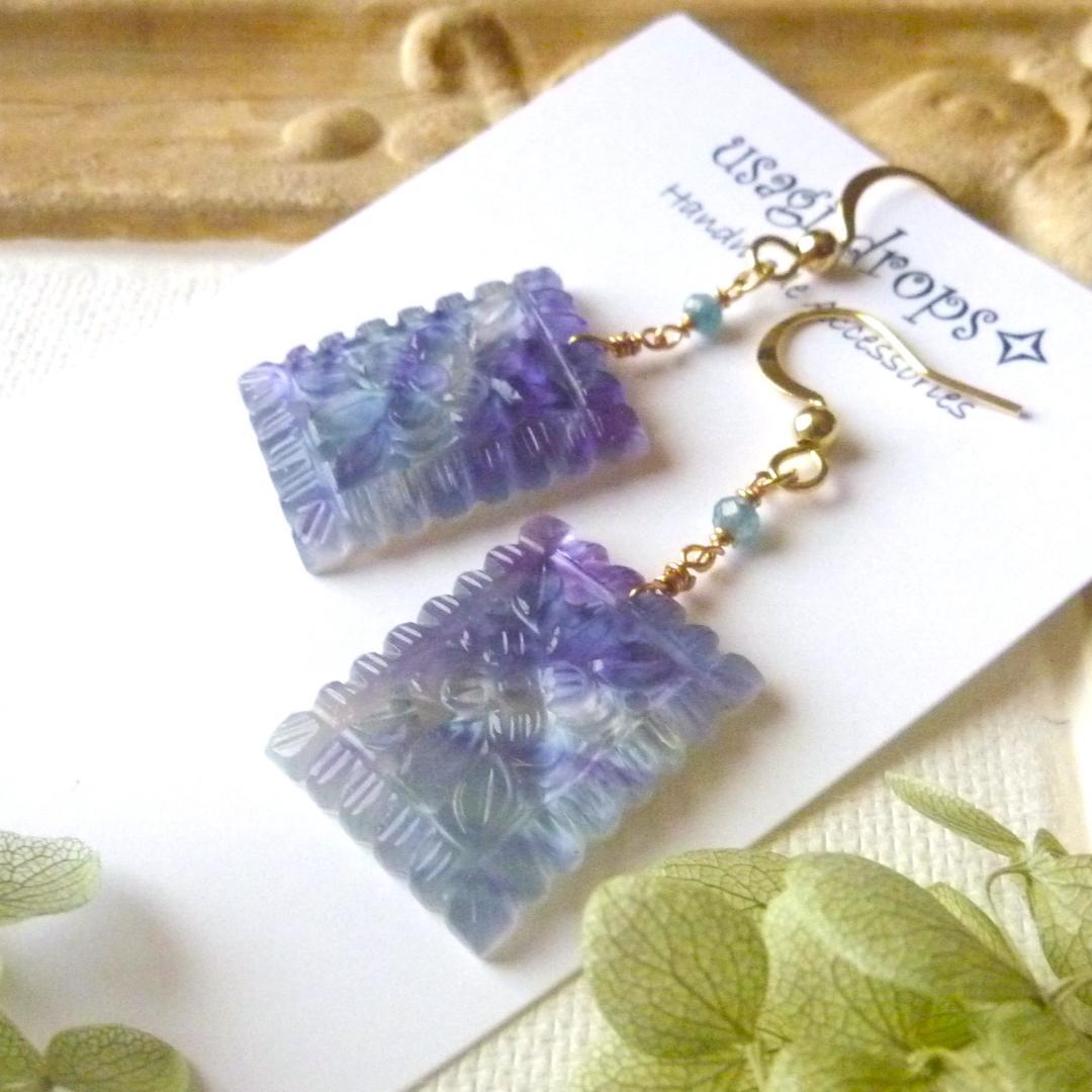 14kgf/フローライト×MOPクッキーカービングと天然石ブルージルコンのピアス