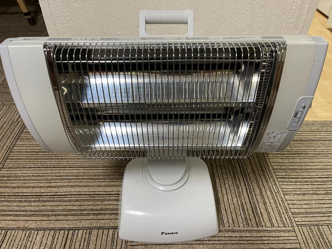 【中古】ダイキン 遠赤外線暖房機 ERFT11US-W