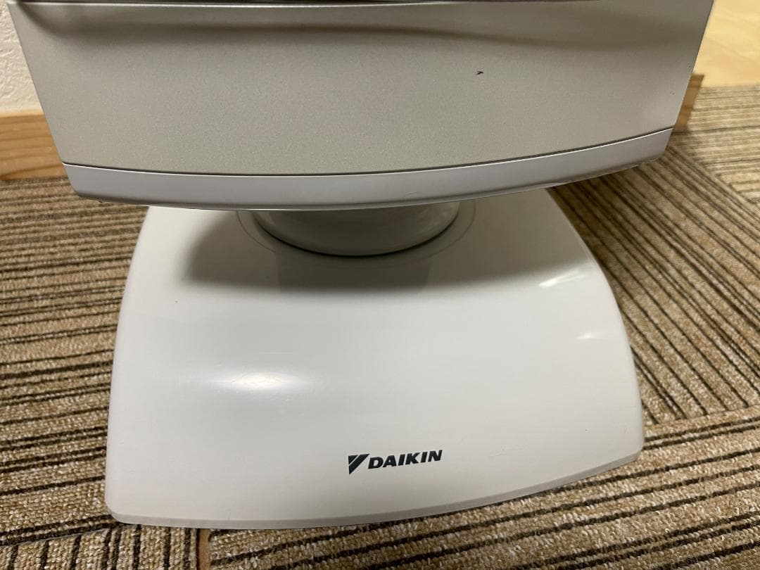 【中古】ダイキン 遠赤外線暖房機 ERFT11US-W