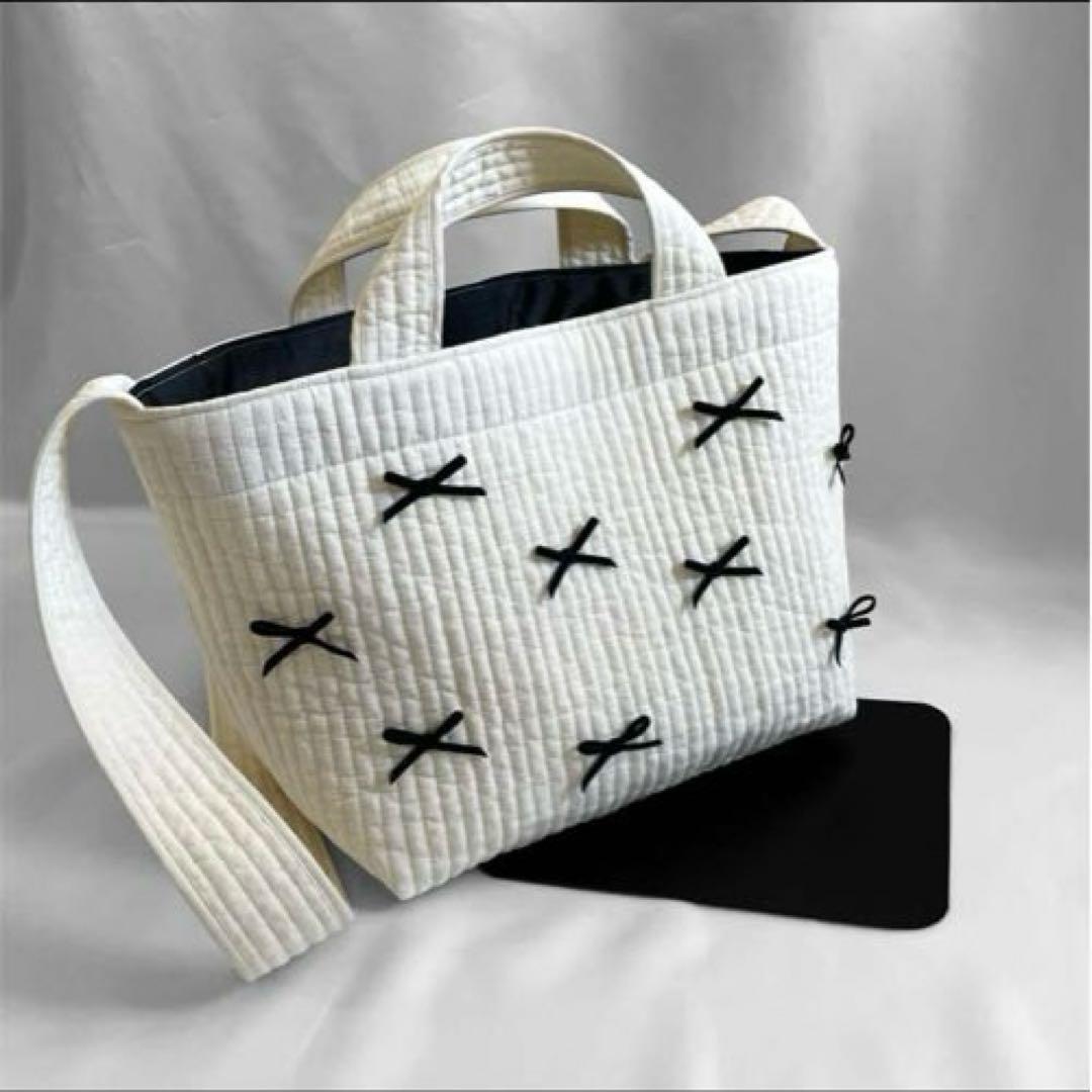新作♡ヌビバッグ　サコッシュ　マチあり　オフホワイト　リボン　底板マグネット付