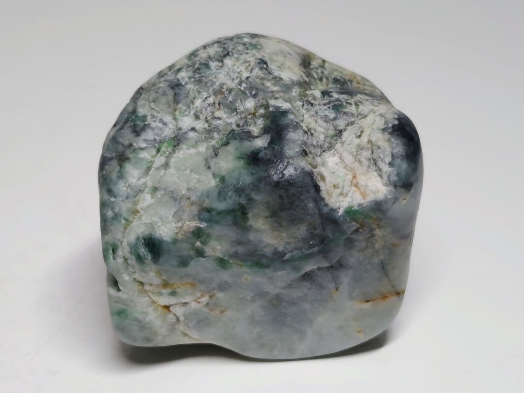 糸魚川144 翡翠 195g ヒスイ 原石 鑑賞石 自然石 誕生石 鉱物 鉱石