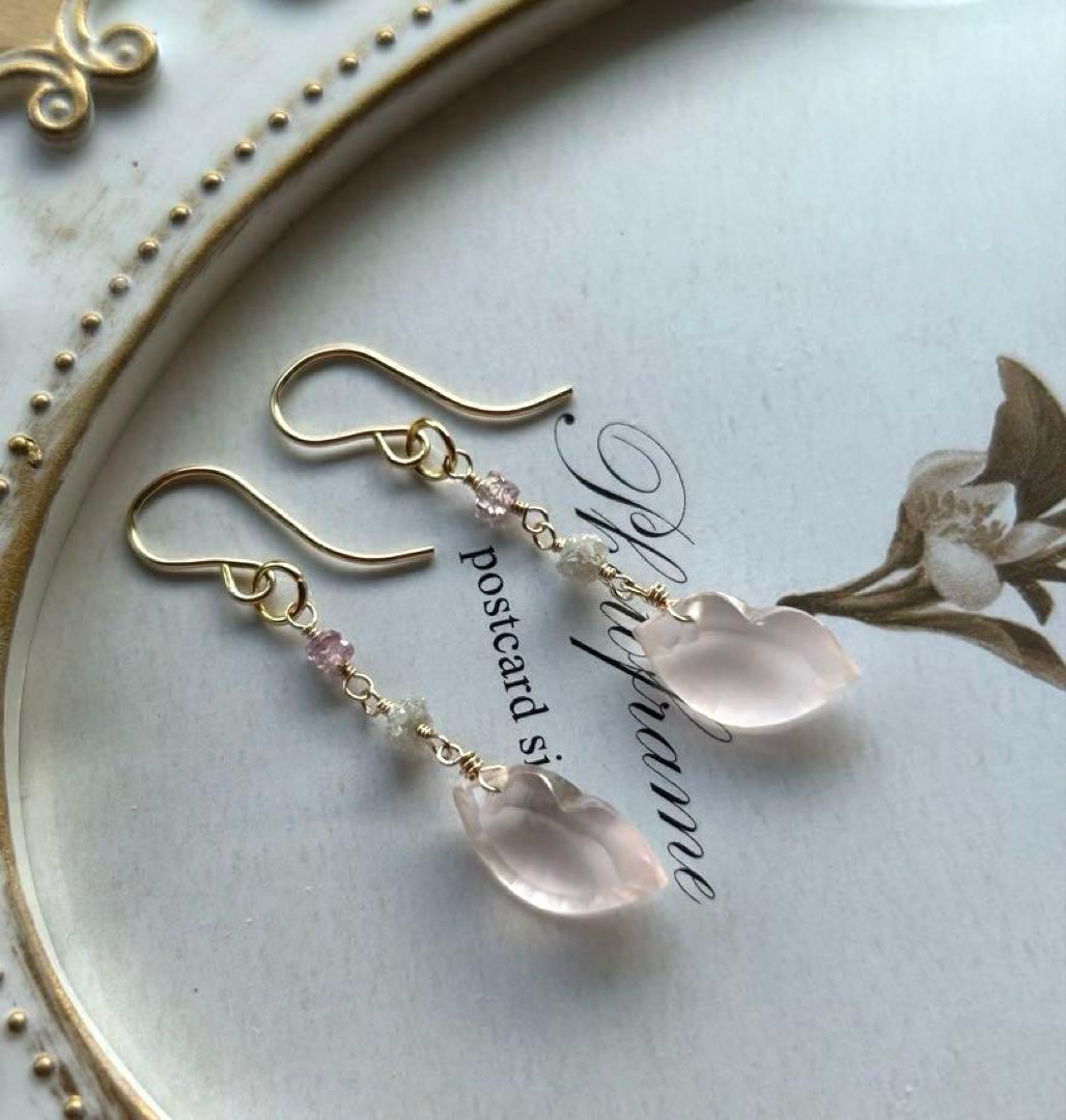 ローズクォーツリップコンケーブ＆ダイヤモンド＆パープルピンクサファイアのピアス