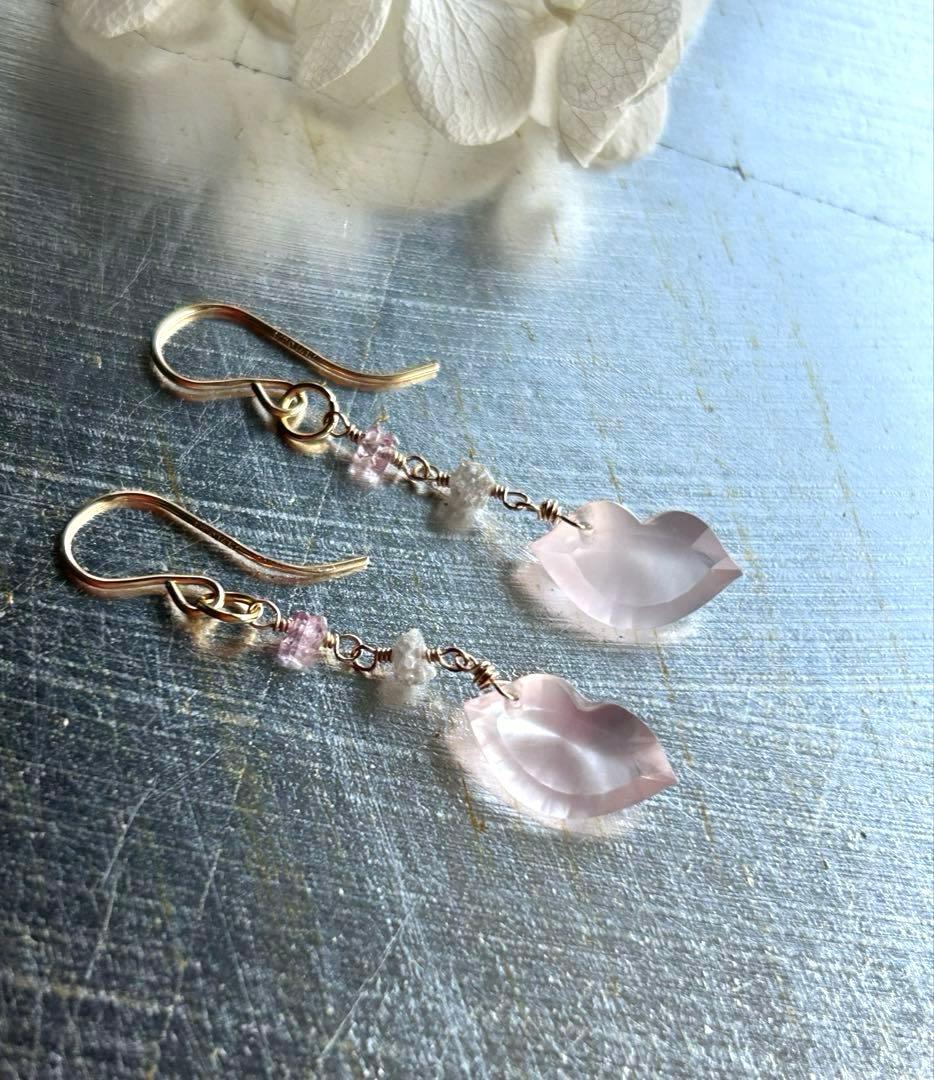 ローズクォーツリップコンケーブ＆ダイヤモンド＆パープルピンクサファイアのピアス