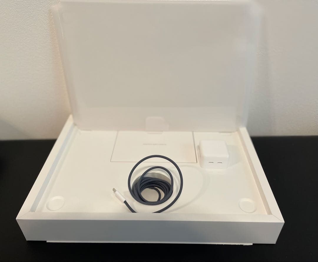 【極美品】MacBook Air 15インチ M2 8GB 512GBSSD