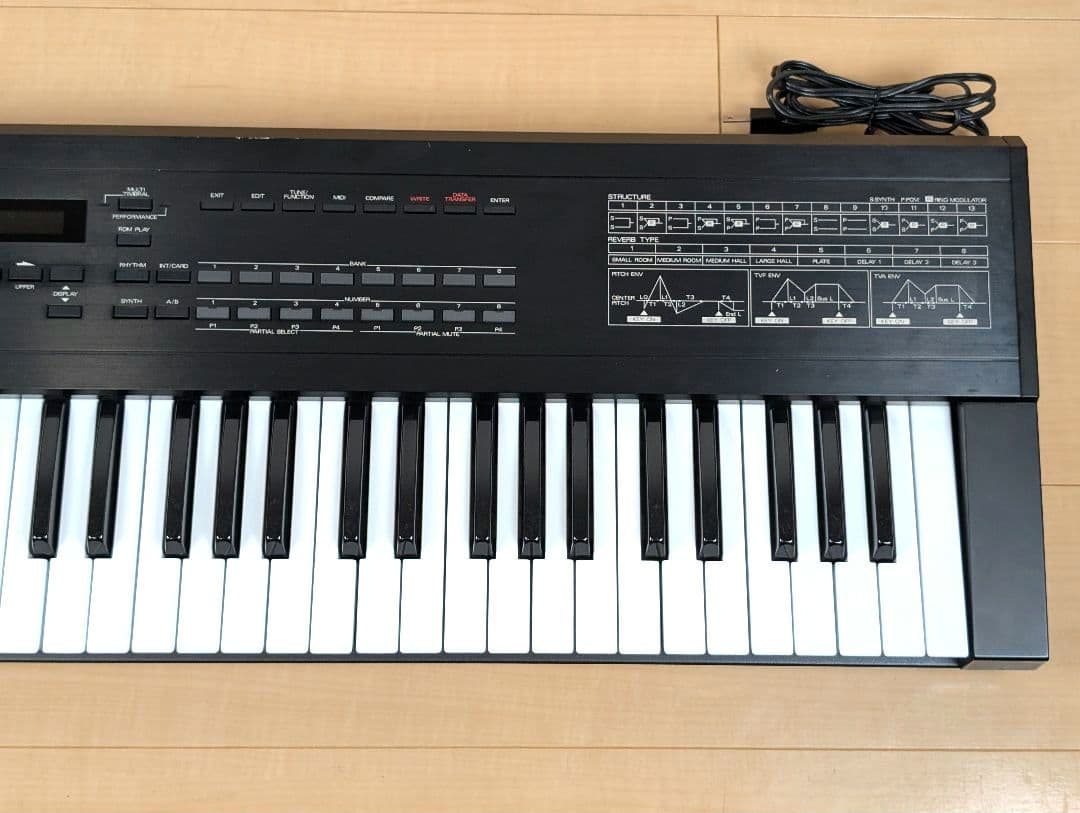 【美品】ROLAND D-10 シンセサイザー 61鍵盤 名機 LA音源