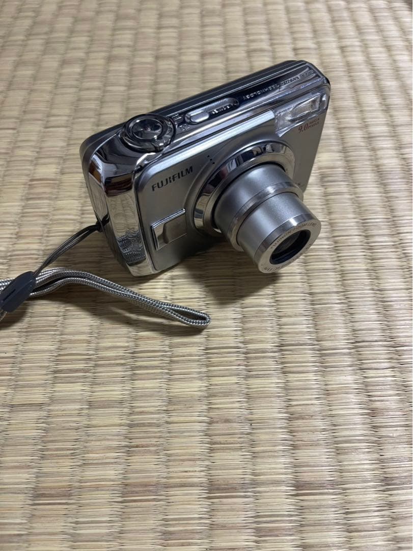 FUJIFILM 9.0メガピクセル コンパクトデジタルカメラ