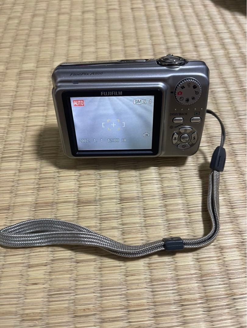 FUJIFILM 9.0メガピクセル コンパクトデジタルカメラ