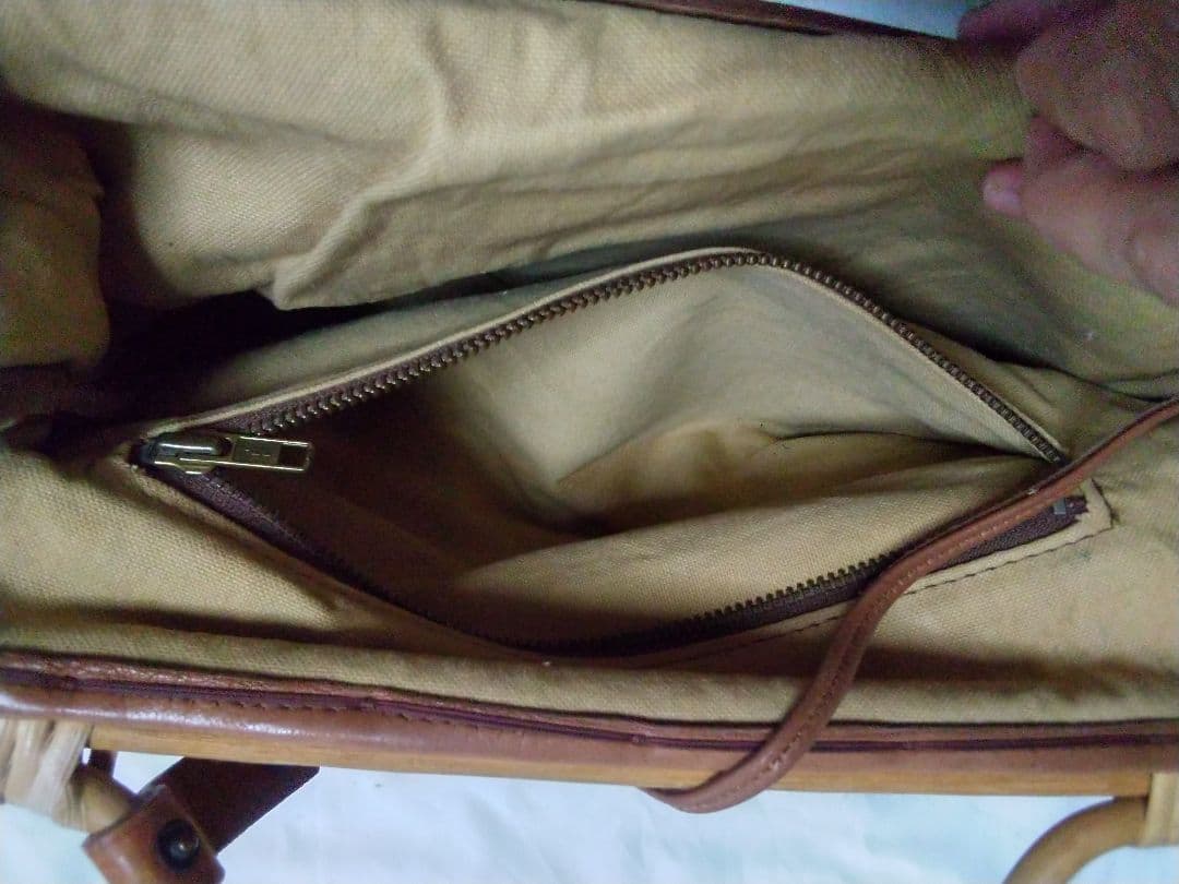 ハンドメイド高級本革のバッグ　美品