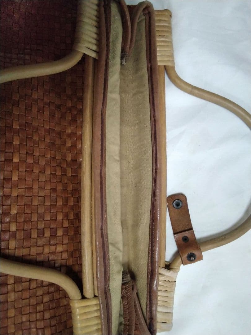 ハンドメイド高級本革のバッグ　美品