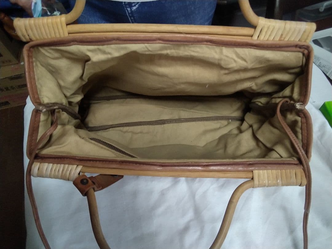 ハンドメイド高級本革のバッグ　美品