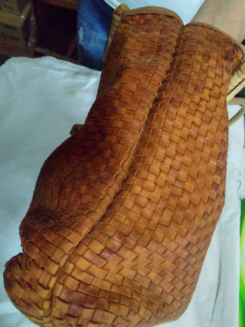 ハンドメイド高級本革のバッグ　美品