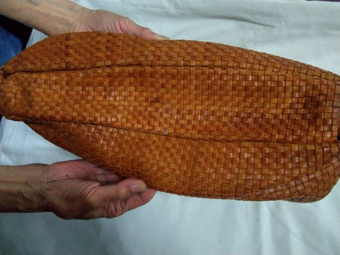 ハンドメイド高級本革のバッグ　美品