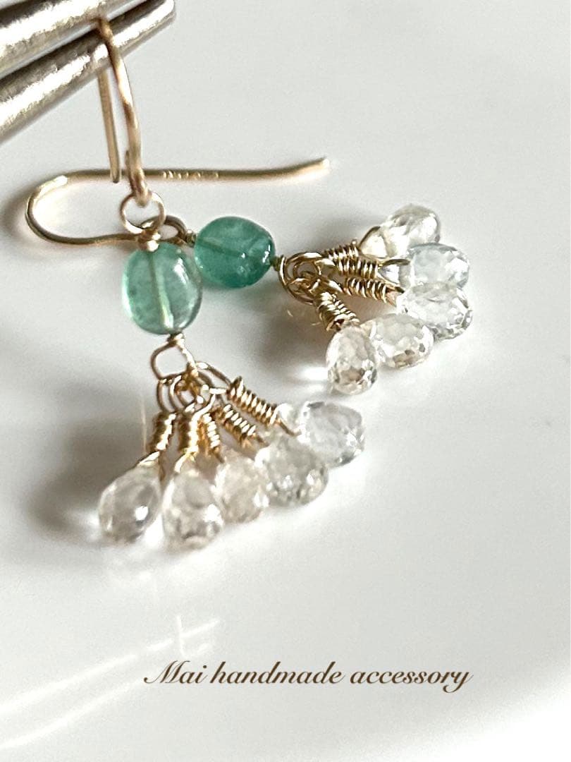 ☆華奢極小エメラルドホワイトサファイア14kgf天然石ピアス