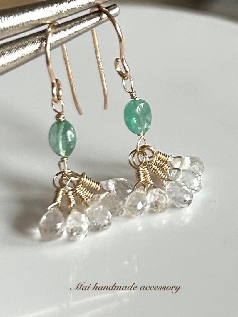 ☆華奢極小エメラルドホワイトサファイア14kgf天然石ピアス