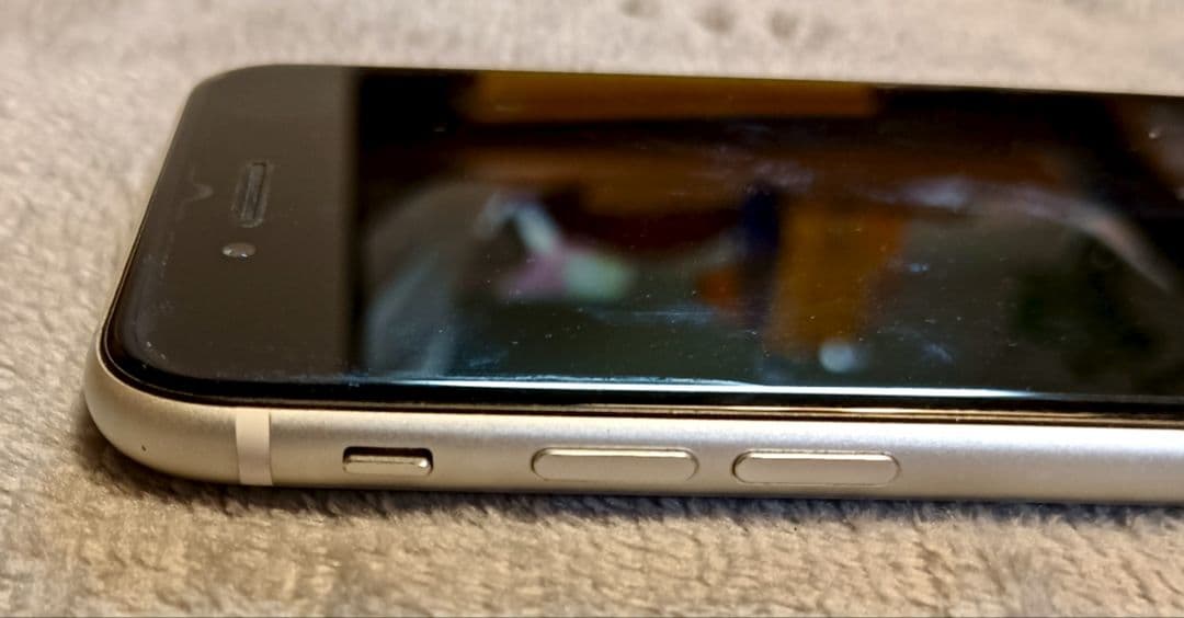 Apple iPhone SE第2世代　128GB SIMフリー