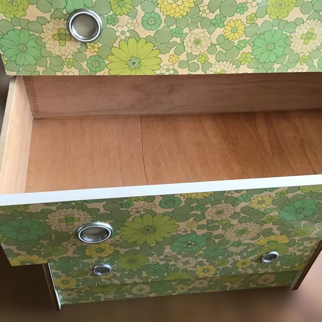 昭和レトロ　レトロポップ　黄色✖️黄緑✖️緑　アデリアレトロ風花柄チェスト　箪笥